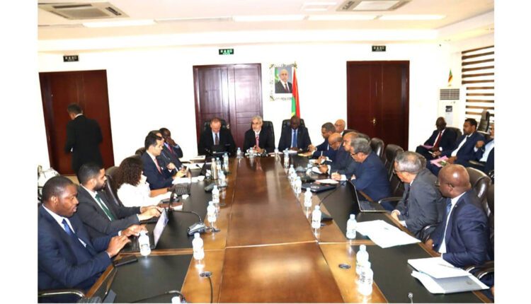 Nouakchott : Organisation d’une séance de travail collective du ministre de l’Économie et celui délégué chargé du budget avec une délégation du FMI