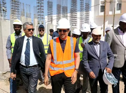 Le ministre de l'émancipation de la jeunesse inspecte l'état d'avancement des travaux dans le cadre du sixième volet du programme d'urgence