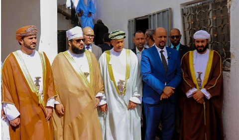 Le ministre des Awqaf d'Oman signe un protocole d'accord avec son homologue mauritanien portant sur les mosquées, les conférences et la formation