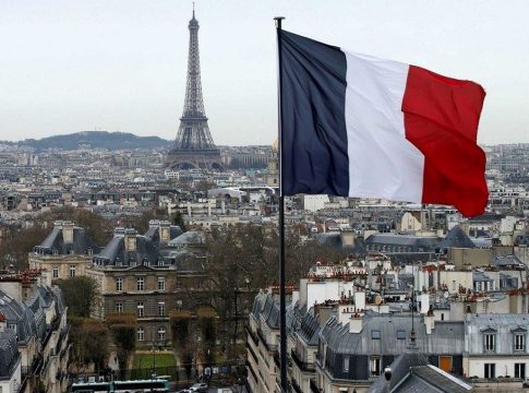 L'Assemblée nationale française adopte une résolution dénonçant l'oppression des Algériens en 1961