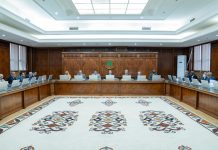 En l'absence du ministre de la Défense, le gouvernement tient sa première réunion depuis le 4 novembre