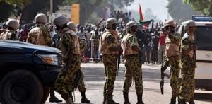 Une attaque dans l'est du Burkina Faso fait des morts et des blessés parmi les civils et les militaires