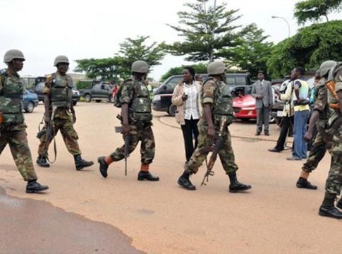 Niger : L'armée affirme que des dizaines d'hommes armés ont été tués lors de deux attaques distinctes
