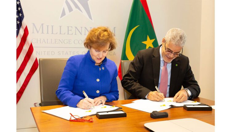 Washington : Signature d’un accord de financement par le ministre de l’Economie et des Finances signe un avec le président du Millennium Challenge Corporation aux Etats-Unis d’Amérique