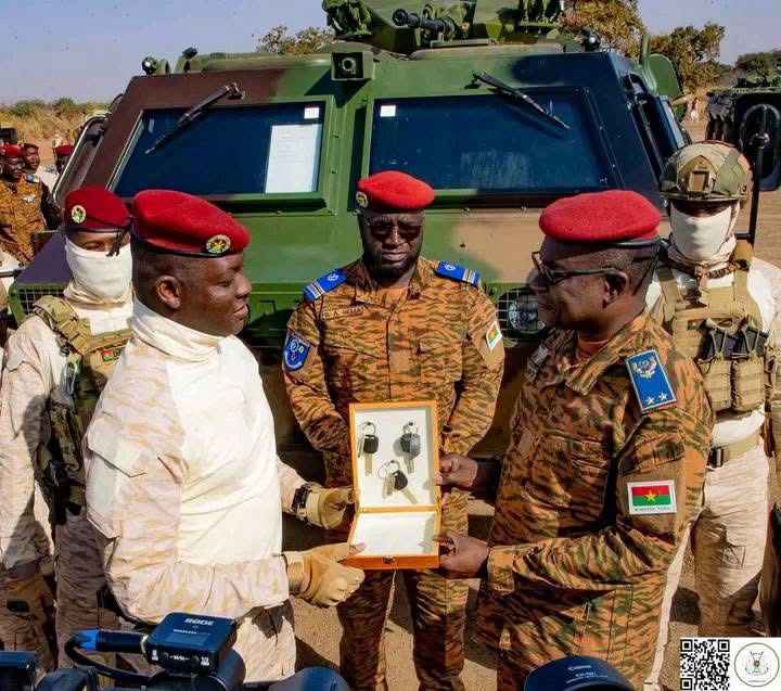 Burkina Faso : De nouveaux véhicules logistiques et de combat sont livrés à l'armée