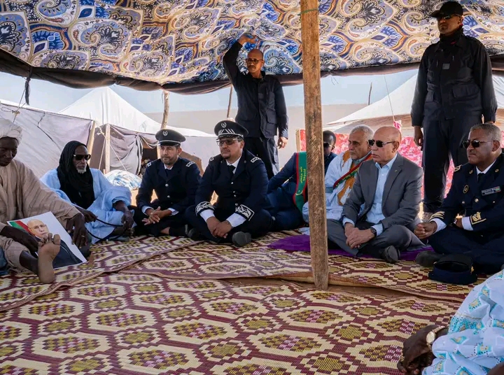 Ould Ghazouani visite les abris pour les personnes touchées par les récentes inondations à Rosso