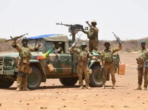 L'armée malienne déclare que 11 militants ont été tués lors de frappes aériennes au nord de Tombouctou
