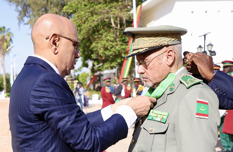 Le président mauritanien décore 70 personnalités, dont 25 militaires et un dirigeant du mouvement Ennahda