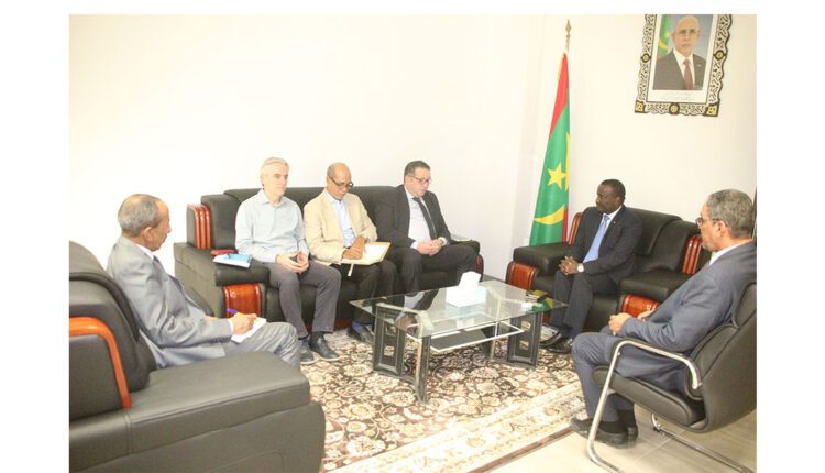 Nouakchott : Le ministre de la fonction publique et du travail et le directeur du bureau de l’Organisation internationale du travail au Maghreb discutent de la relation de coopération entre la Mauritanie et cet Organe internationale