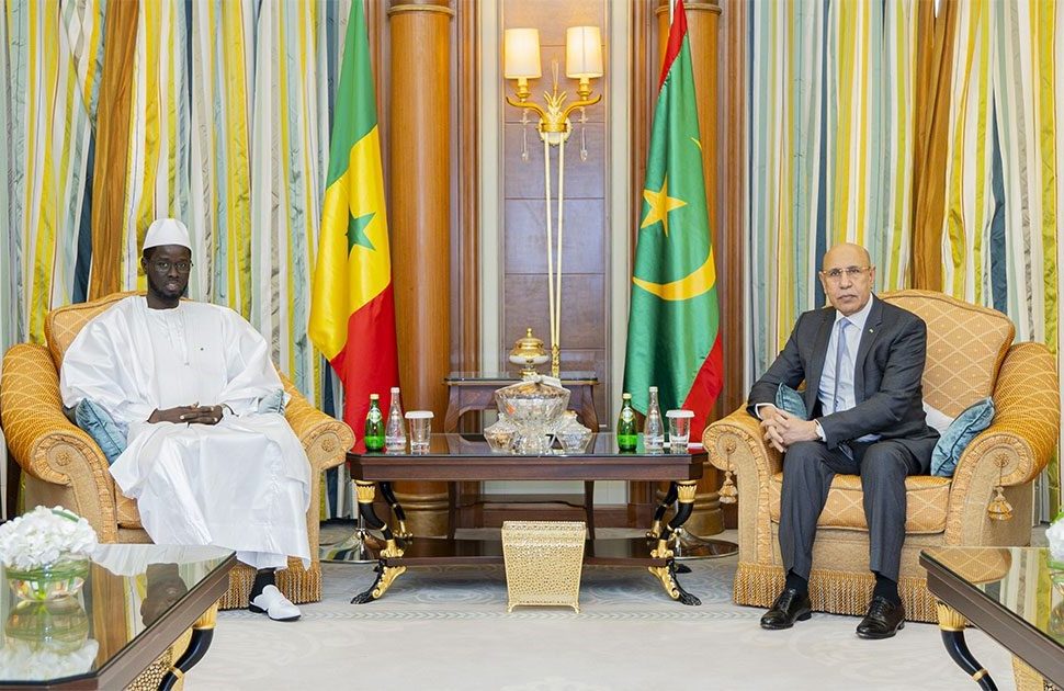 Ould Ghazouani discute des développements régionaux et internationaux avec son homologue sénégalais