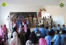 L'armée distribue des fournitures scolaires et sportives en Assaba