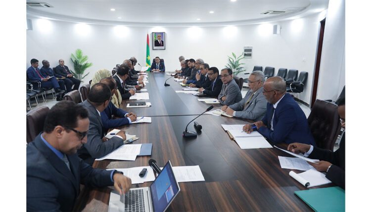 Le Premier ministre : supervision d’une réunion du comité ministériel chargé de piloter et de mettre en œuvre la stratégie nationale de lutte contre la corruption à Nouakchott