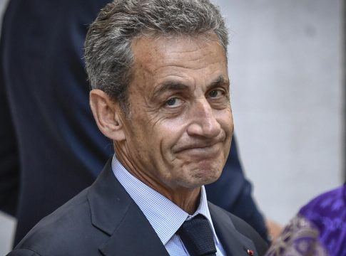 L'ancien président français soupçonné d'avoir financé sa campagne électorale par des fonds libyens comparaît devant la justice