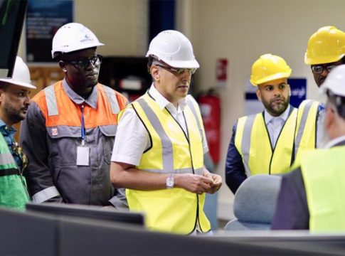 Ministre de l'énergie : La fourniture d'électricité aux citoyens et aux services publics est l'une des priorités de M. Ould Ghazouani
