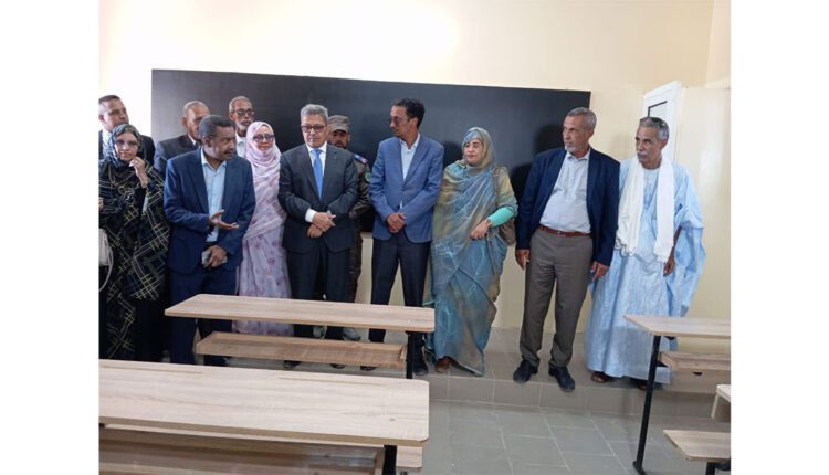 Nouadhibou : Le wali de Nouadhibou supervise une cérémonie de remise des salles de classe en préfabriqué à la région de Nouadhibou