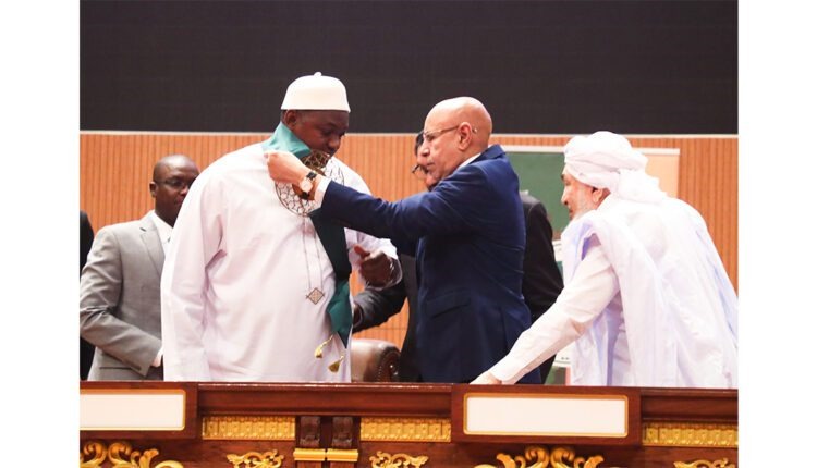 Nouakchott : Remise du Prix africain pour la promotion de la paix au Président gambien par le président Mauritanien
