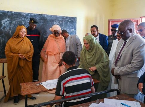 Le ministre de l'éducation lance la phase finale du concours des Olympiades des sciences avec près de 800 élèves