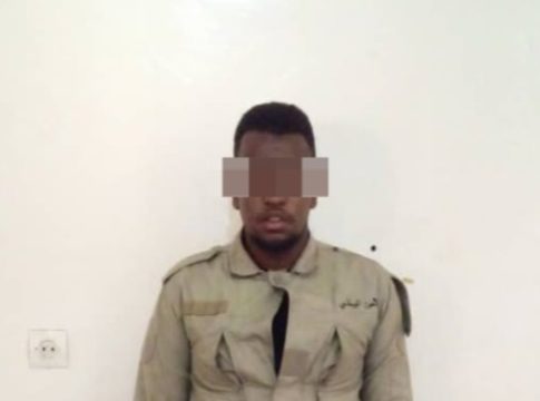 Les forces de sécurité arrêtent un récidiviste qui avait utilisé son uniforme pour commettre un vol sur un marché de la capitale.