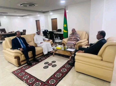 Mint Khattri discute avec le chargé d'affaires de l'ambassade du Qatar des moyens de renforcer la coopération dans le domaine de la sécurité alimentaire