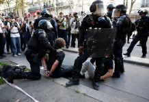 Manifestations à Paris après la mort d'un migrant mauritanien suite à une arrestation violente