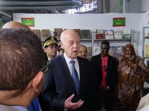 Le président tunisien visite le pavillon de la Mauritanie à la Foire internationale du livre de Tunis