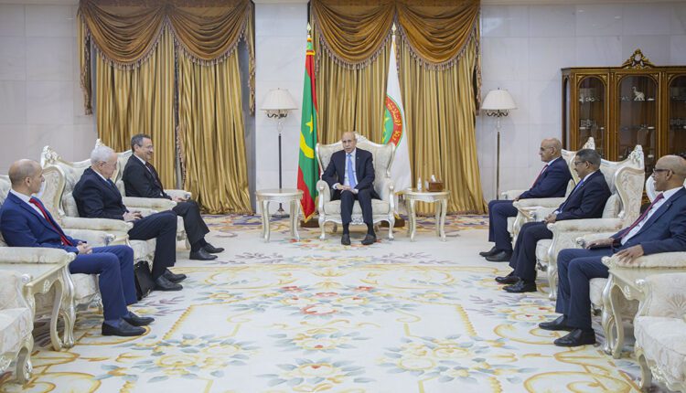Nouakchott : Rencontre du Président de la République avec le Ministre algérien des Travaux Publics et des Infrastructures