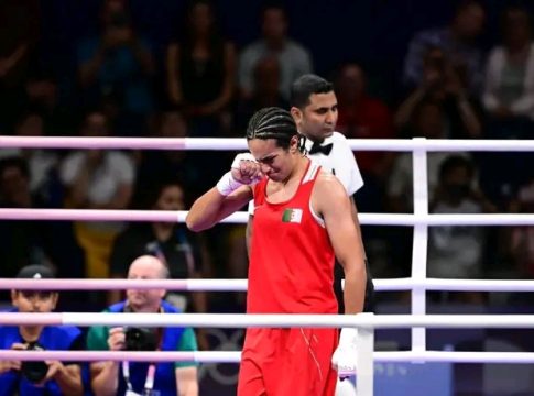 Après avoir suscité la controverse Iman Khalif décroche la première médaille de l'Algérie en boxe depuis 2000