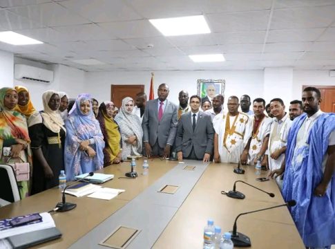 Le ministre de l'autonomisation des jeunes rencontre des représentants d'associations de jeunes chômeurs