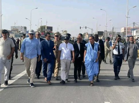 Éloge officiel du travail de la commission chargée de résoudre le problème de la circulation dans le centre de Nouakchott