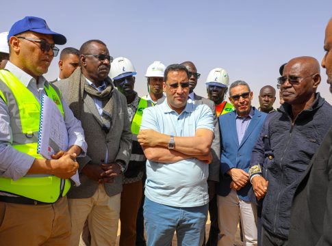Le Premier ministre mauritanien inspecte les axes routiers à Nouakchott et exige que le retard de certains d'entre eux soit rattrapé