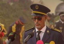 Révocation du directeur de la caisse de la police en raison d'une condoléance incluant un éloge de la tribu.