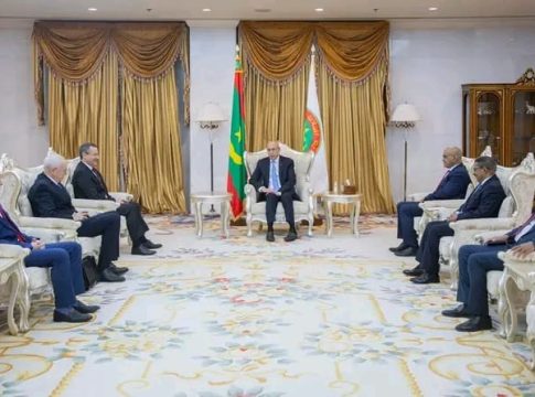 Nouakchott : Ould Ghazouani rencontre le ministre algérien des travaux publics