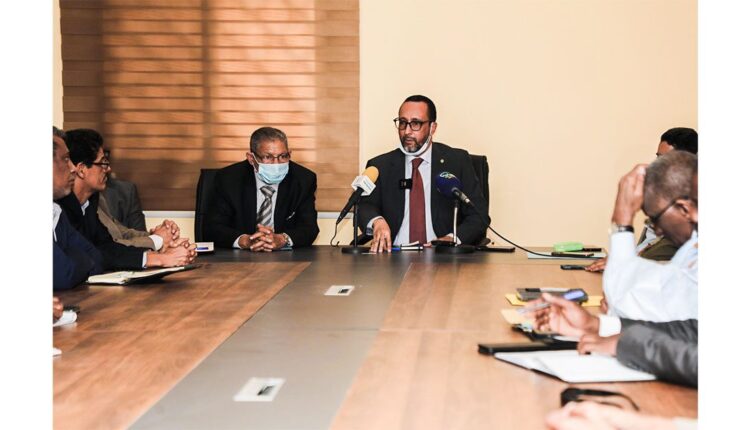 Néma : le ministre de l’Elevage rencontre les organismes locaux actifs dans le domaine de l’Elevage et les fournisseurs pour discuter d’un accord sur un document participatif pour l’approvisionnement de la société laitière mauritanienne