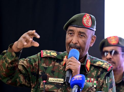 Après 17 mois. Al-Burhan visite le quartier général de l'armée dans le centre de la capitale