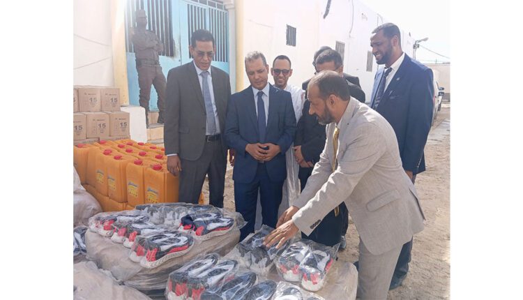 Dakhlet Nouadhibou : Le Conseiller du Wali de Dakhlet Nouadhibou en charge des Affaires juridiques et administratives préside les activités d’un atelier de formation au profit de 25 ONG et distribution de paniers alimentaires aux détenus Nouadhibou