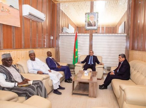 Après avoir évoqué le « dossier migratoire », le Ministre de l'Intérieur rencontre l'Ambassadeur du Mali à Nouakchott