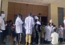 Les étudiants en médecine se mettent en grève générale contre les cours et les stages