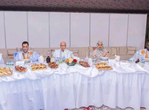 Ould Ghazouani organise une cérémonie d'iftar en l'honneur des chefs de formations politiques, des imams et des députés