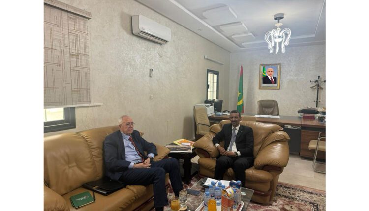 Nouakchott : Le ministre de la culture discute avec le directeur général de l’Agence algérienne de coopération internationale pour la solidarité et le développement