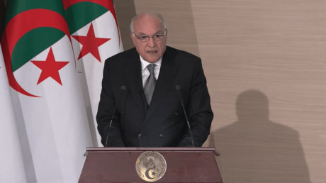 L'Algérie appelle à la fin des ingérences étrangères en Libye
