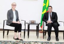 Le Premier ministre discute avec la chargée d'affaires américaine de renforcer le partenariat bilatéral