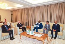 Ould Merzoug rend visite au Président du Parlement marocain à sa résidence de Nouakchott