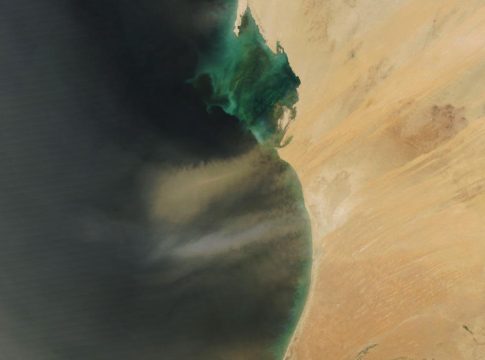 NASA : Des tonnes de poussière colorée au-dessus de la Mauritanie
