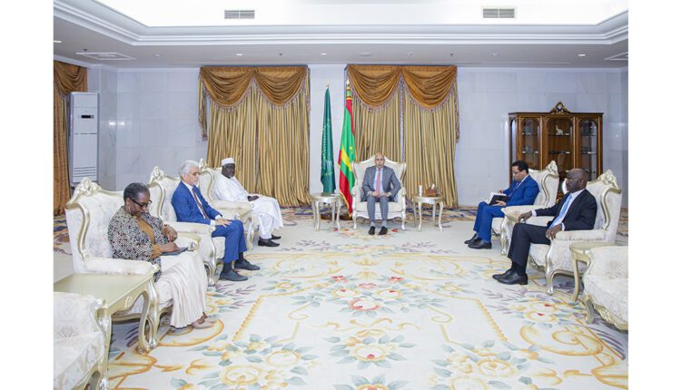 Nouakchott : Le Président de la République, Président de l’Union africaine, discute avec le président de la Commission de l’Union Africain