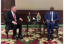 Ould Merzoug rencontre son homologue libyen au Caire pour renforcer la coopération bilatérale.