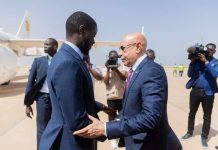 Ghazwani et Bassirou visitent l'usine flottante de production de gaz de la joint venture Ahmeyim