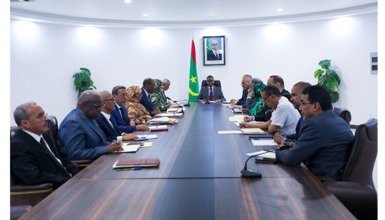 Nouakchott : Le Premier ministre, Mohamed Ould Bilal Messoud préside une réunion du comité ministériel chargé du suivi de l’amélioration des services de base.