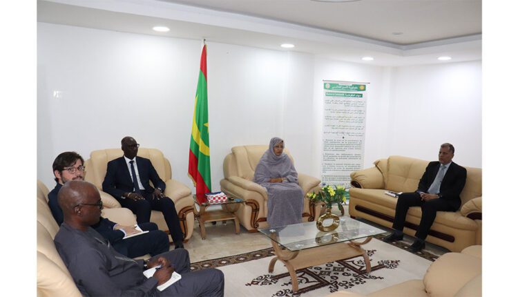Nouakchott : Le commissaire à la Sécurité alimentaire discute avec le Représentant Résident du PAM
