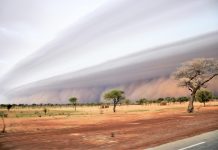 La météo prévoit de fortes pluies accompagnées de vents violents et recommandent la prudence.
