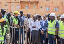 Brakna : Le ministre de l'habitat inspecte un certain nombre de projets en cours de réalisation